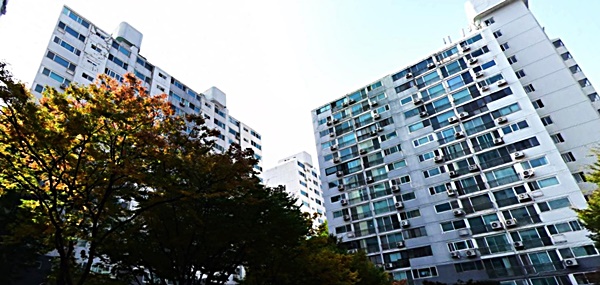 서울 서초구 잠원강변아파트 전경. © 네이버