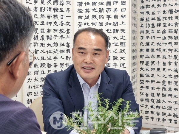 정정규 밀양시의회 의장. 사진=김현철 기자