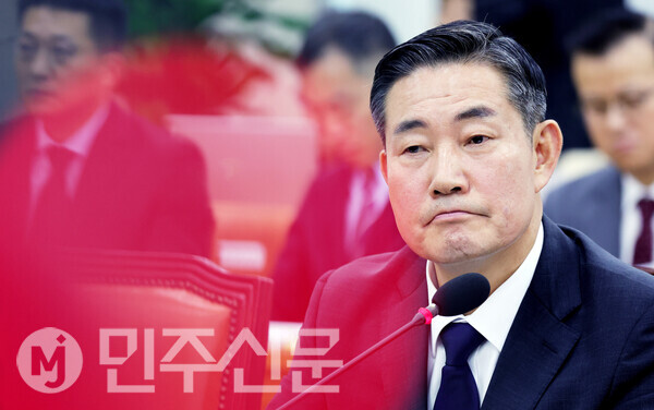 신원식 국방부 장관 후보자가 27일 오전 여의도 국회에서 열린 인사청문회에서 의원들의 질의에 답변하고 있다.  ⓒ민주신문 김현수 기자
