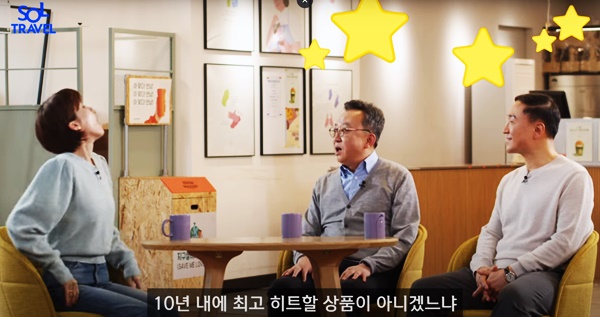 (사진 가운데) 정상혁 신한은행장과 (사진 오른쪽) 문동권 신한카드 사장이 쏠트래블 체크카드를 직접 홍보하고 있다. © 신한은행 유튜브
