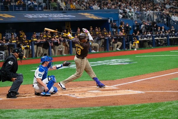 MLB 정규 시즌 개막 2차전 9회초 파드리스 매니 마차도의 결정적인 홈런으로 승부에 마침표를 찍었다. 사진=쿠팡플레이