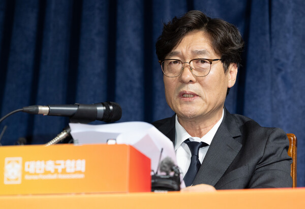 이임생 대한축구협회 기술본부 총괄이사가 8일 오전 서울 종로구 축구회관에서 열린 홍명보 축구국가대표팀 선임 관련 브리핑을 하고 있다. ⓒ뉴시스