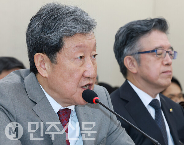 22일 오전 여의도 국회 보건복지위원회 한국보건산업진흥원 등 산하기관 국정감사에서 차순도 한국보건산업진흥원장이 의원들의 질의에 답변하고 있다.  ⓒ민주신문 김현수 기자