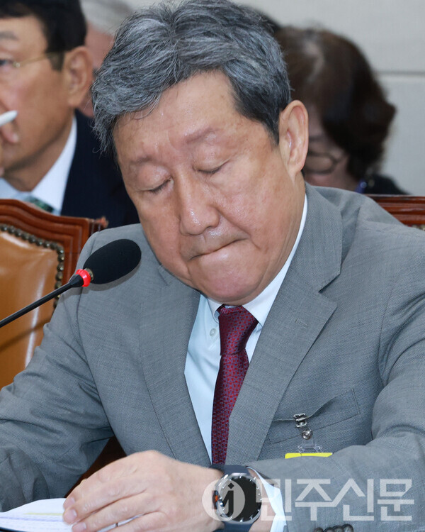 22일 오전 여의도 국회 보건복지위원회 한국보건산업진흥원 등 산하기관 국정감사에서 차순도 한국보건산업진흥원장이 의원들의 질의에 답변하고 있다. ⓒ민주신문 김현수 기자