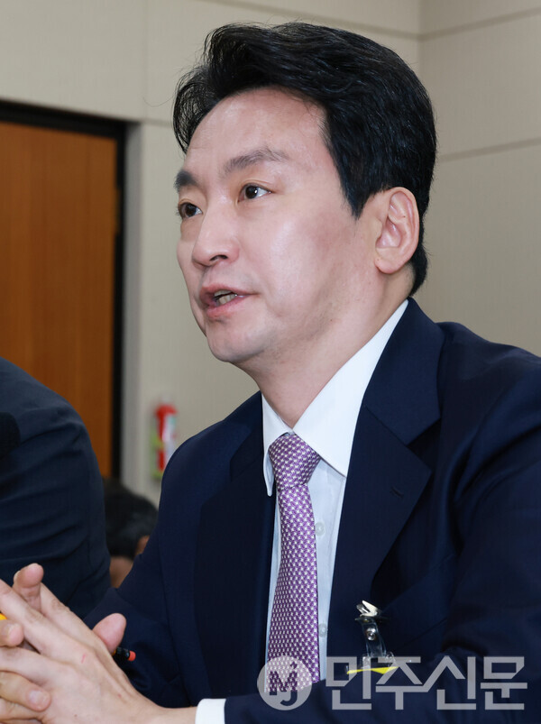 23일 오전 여의도 국회 과방위에서 열린 한국방송공사 국정감사에서 박장범 KBS(한국방송공사) 사장이 출석해 의원들의 질의에 답변하고 있다.  ⓒ민주신문 김현수 기자