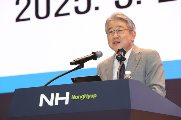 강호동 농협중앙회장이 지난 5월 22일 서울 중구 농협중앙회 본관에서 개최된 '2025년 농협벼전국협의회 정기총회'에서 말하고 있다. ⓒ 농협