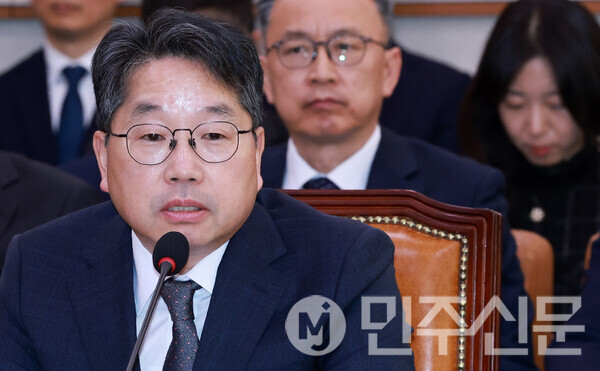 27일 오전 여의도 국회 법제사법위원회 대검찰청 국정감사에 출석한 노만석 검찰총장 직무대행이 의원들의 질의에 답변하고 있다.   ⓒ민주신문 김현수 기자