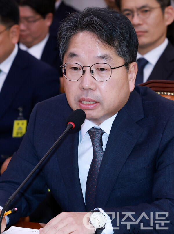 27일 오전 여의도 국회 법제사법위원회 대검찰청 국정감사에 출석한 노만석 검찰총장 직무대행이 의원들의 질의에 답변하고 있다.  ⓒ민주신문 김현수 기자