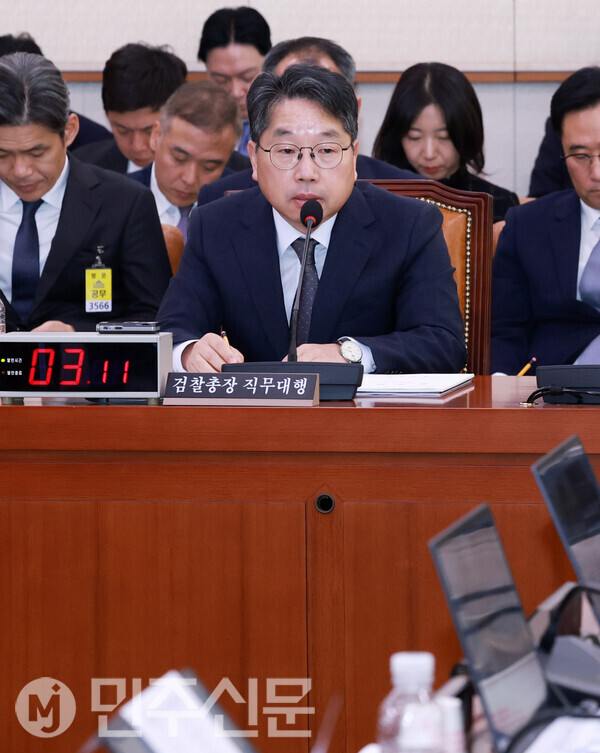 27일 오전 여의도 국회 법제사법위원회 대검찰청 국정감사에 출석한 노만석 검찰총장 직무대행이 의원들의 질의에 답변하고 있다.  ⓒ민주신문 김현수 기자