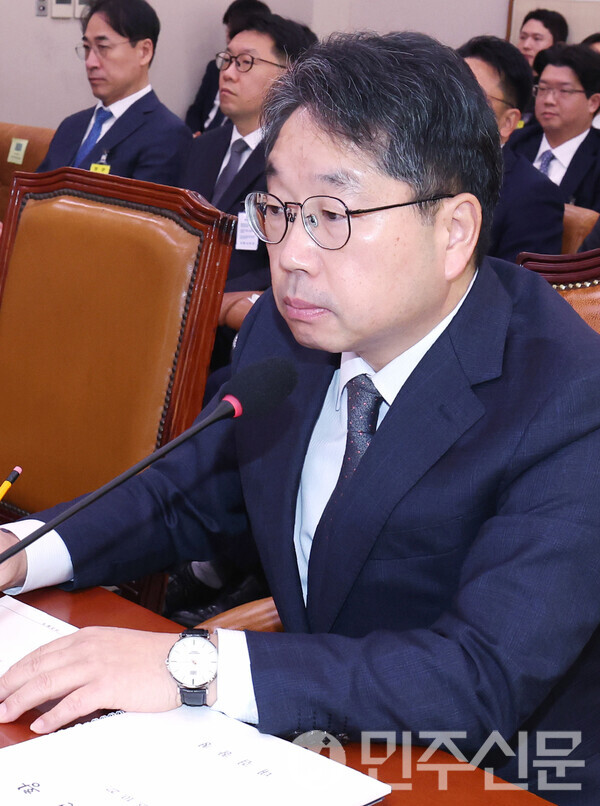 27일 오전 여의도 국회 법제사법위원회 대검찰청 국정감사에 출석한 노만석 검찰총장 직무대행이 의원들의 질의에 답변하고 있다.  ⓒ민주신문 김현수 기자