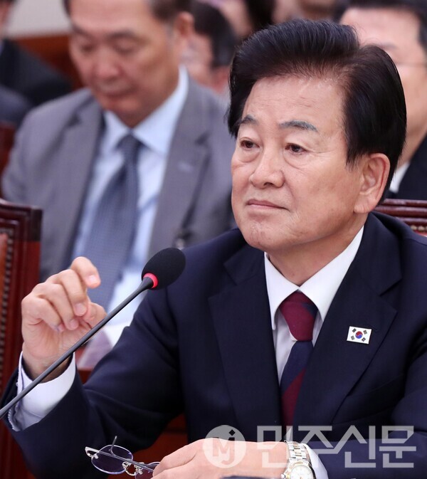 정동영 통일부 장관이 28일 오전 서울 여의도 국회에서 열린 외교통일위원회의 종합감사에 출석해 의원들의 질의에 답변하고 있다.   ⓒ민주신문 김현수 기자