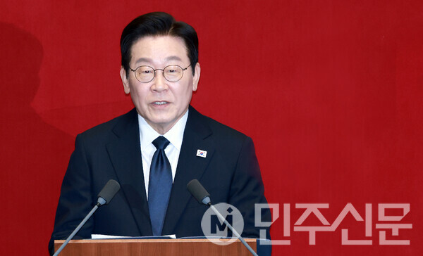 4일 오전 여의도 국회 본회의장에서 열린 제11차 본회의에서 이재명 대통령이 연단으로 나와 내년도 예산안 관련 시정연설을 하고 있다.  ⓒ 공동취재사진