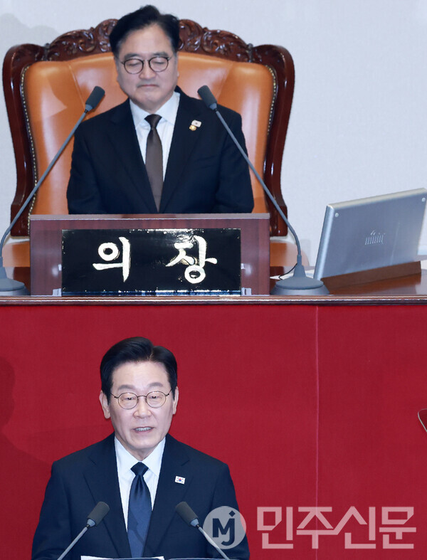 4일 오전 여의도 국회 본회의장에서 열린 제11차 본회의에서 이재명 대통령이 연단으로 나와 내년도 예산안 관련 시정연설을 하고 있다.   ⓒ 공동취재사진