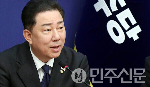 더불어민주당 김병기 원내대표가 5일 오전 서울 여의도 국회 더불어민주당 당대표실에서 열린 최고위원회의에 참석해 모두발언을 하고 있다.  ⓒ민주신문 김현수 기자