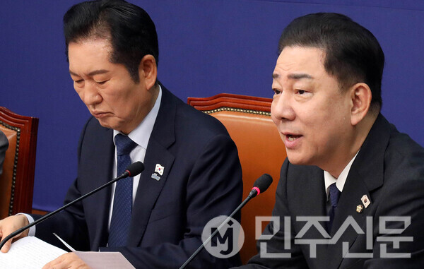 더불어민주당 김병기 원내대표가 5일 오전 서울 여의도 국회 더불어민주당 당대표실에서 열린 최고위원회의에 참석해 모두발언을 하고 있다. ⓒ민주신문 김현수 기자