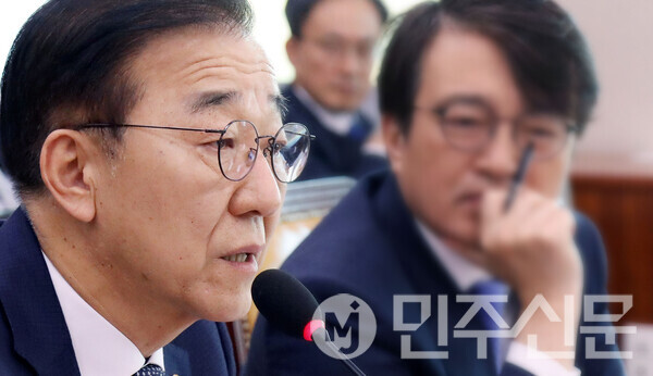 김윤덕 국토교통부 장관이 11일 오전 서울 여의도 국회에서 열린 제429회국회(정기회) 국토교통위원회 제5차 전체회의에 출석해 의원들의 질의에 답변을 하고 있다.  ⓒ민주신문 김현수 기자