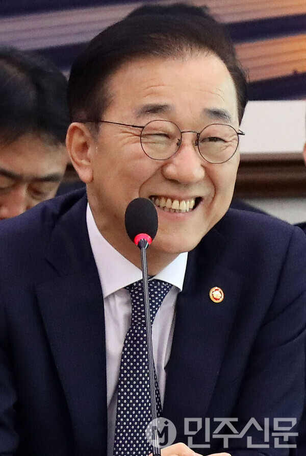 김윤덕 국토교통부 장관이 11일 오전 서울 여의도 국회에서 열린 제429회국회(정기회) 국토교통위원회 제5차 전체회의에 출석해 의원들의 질의에 답변을 하고 있다.  ⓒ민주신문 김현수 기자