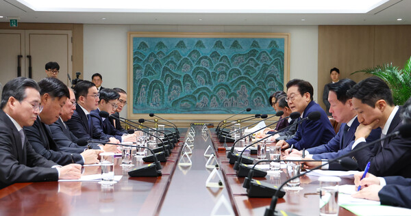 이재명 대통령이 16일 서울 용산 대통령실 청사에서 열린 한미 관세협상 후속 민관 합동회의에서 발언하고 있다. ⓒ 뉴시스