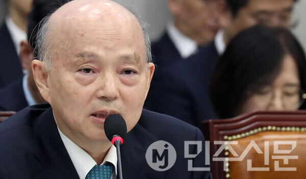 안창호 국가인권위원장이 18일 오전 서울 여의도 국회 운영위원회 전체회의에 출석해 의원들의 질의에 답변하고 있다. ⓒ민주신문 김현수 기자