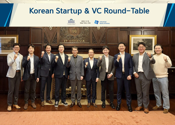 지난 19일(현지시간) 미국 뉴욕 하버드클럽에서 (왼쪽부터) 김대용 김씨마켓(Kim'C Market) 대표, 에디 리 화이트스타캐피탈(White Star Capital) 파트너, 이성환 SV인베스트먼트 미국법인 이사, 강민국 국민의힘 의원, 김성태 은행장, 강준현 더불어민주당 의원, 우성훈 아모지(Amogy) 대표, 유정석 법무법인 폴리호그(Foley Hoag LLP) 파트너 변호사 등이 기념 촬영을 하는 모습 ⓒ IBK기업은행