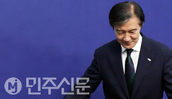 조국혁신당 조국 대표가 24일 오전 서울 여의도 국회에서 열린 최고위원회의에 참석해 자리에 배석하고 있다. ⓒ민주신문 김현수 기자