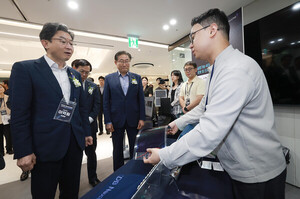 이억원 "서남권, 반도체·AI 핵심거점 될 것...스타트업 육성 병행돼야" - 뉴스 썸네일 이미지
